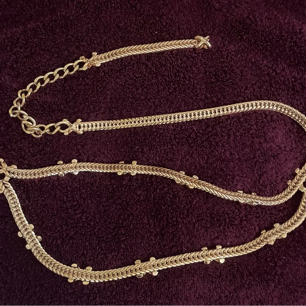 🚫SOLD🚫 Vintage St. John Gold Tone Belt. Very Heavy With No Signs Of Wear! - Picture 2 of 6